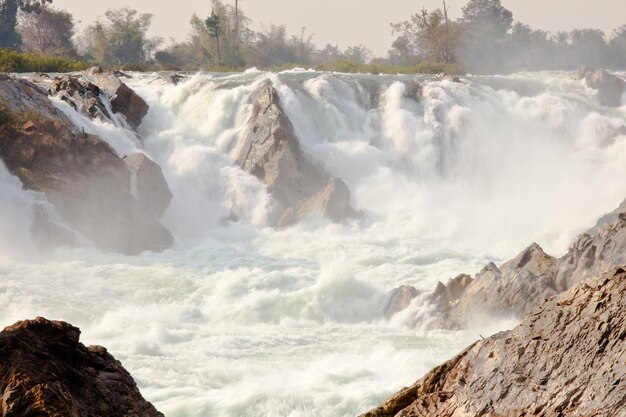 Photo scenic view of waterfall