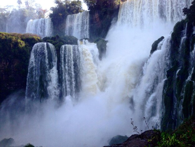 Photo scenic view of waterfall