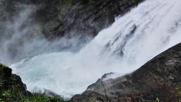 Photo scenic view of waterfall