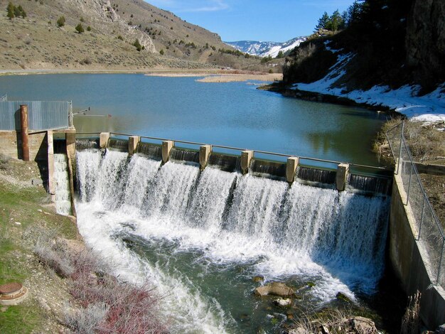 Foto la vista panoramica della cascata