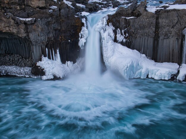 Foto la vista panoramica della cascata