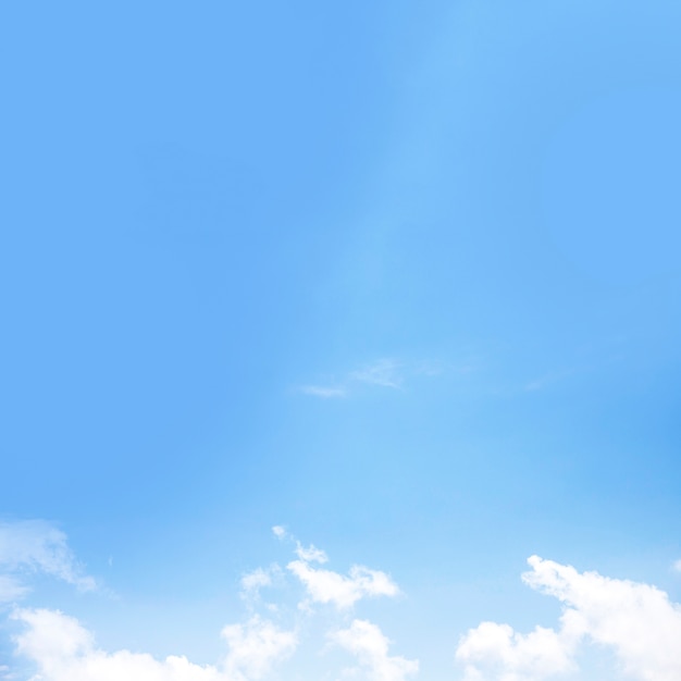 Foto vista scenica di cielo blu con nuvole bianche
