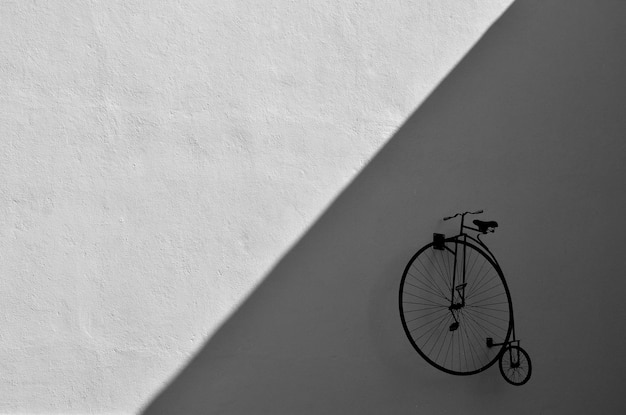 Foto schaduw van een fiets op de muur