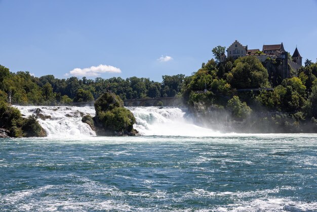 Photo schaffhausen waterfalls panoramic view with waterfalls and bridge in summer switzerland