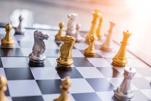 schaken bordspel concurrentie bedrijfsconcept met vervaging beeld achtergrond