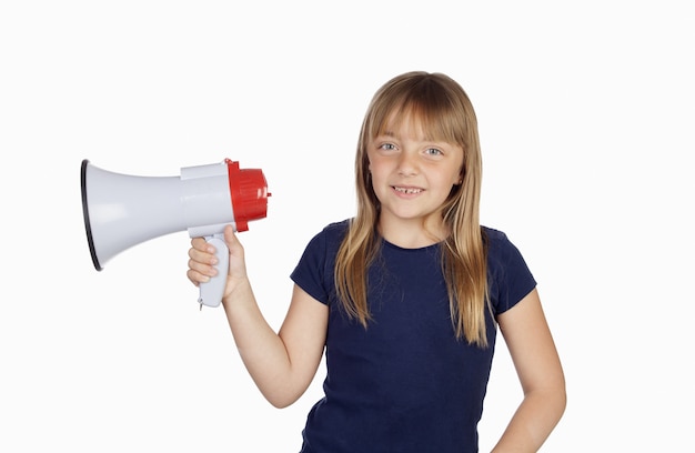 Schattig meisje met een donkerblauw t-shirt en een megafoon