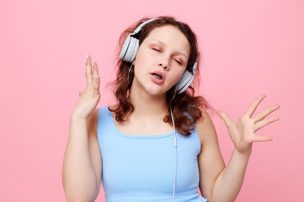 Schattig meisje met koptelefoon muziek emoties entertainment technologie