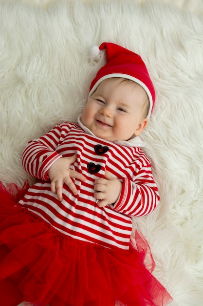 Schattige babymeisje in kerst outfit