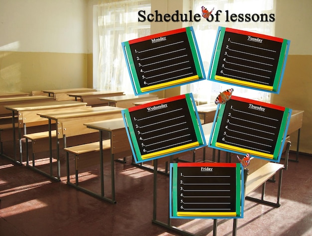 Schema van lessen voor een week op de achtergrond van de klas