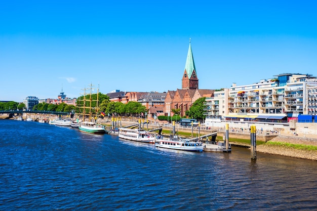 Schepen op de rivier de Weser Bremen