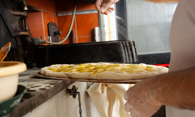 Schiacciata is een soort brood gemaakt in Toscane, Italië.