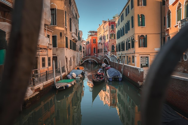 Schilderachtig kanaal uitzicht op Venetië Italië met rustig water en charmante architectuur