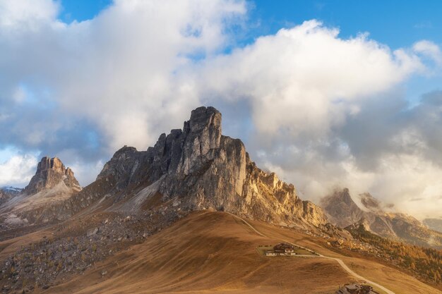 Schilderachtig Paso Giau-landschap in de bergen van de Dolomieten in Italië