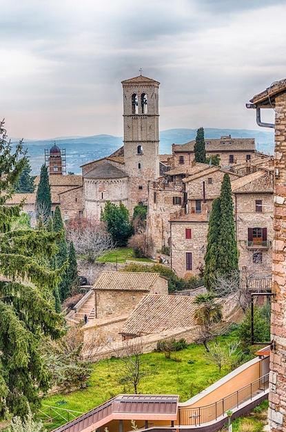 Schilderachtig schilderachtig uitzicht op Assisi, een van de mooiste middeleeuwse steden in Midden-Italië