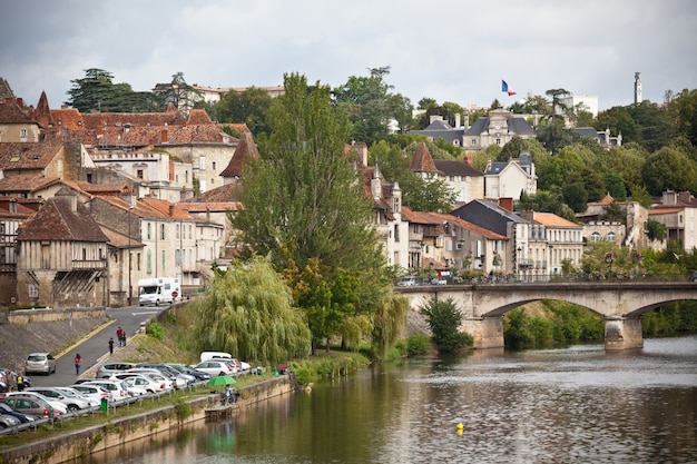 Schilderachtig uitzicht op de stad perigueux in frankrijk