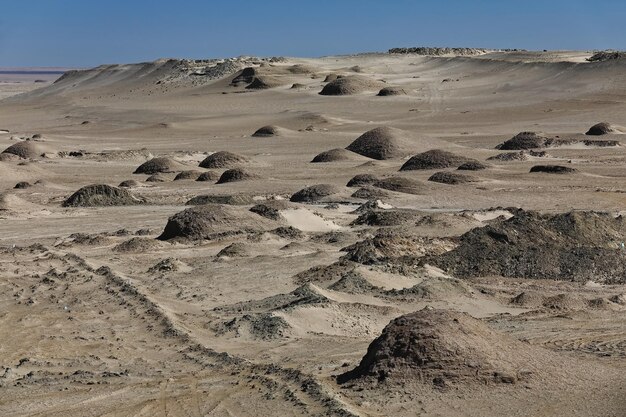 Foto schilderachtig uitzicht op de woestijn tegen de hemel