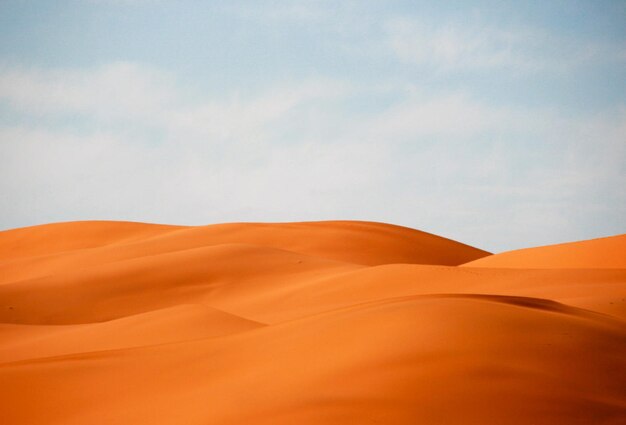 Foto schilderachtig uitzicht op de woestijn tegen de lucht