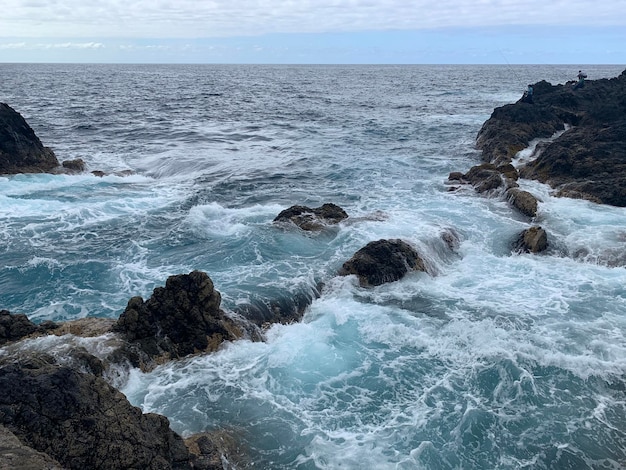 Schilderachtig uitzicht op de zee in de haven van Garachico tenerife Canarische eilanden