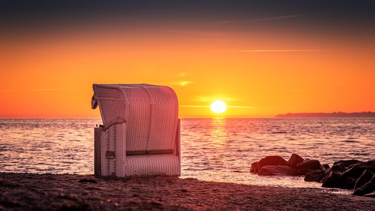 Foto schilderachtig uitzicht op de zee tegen de hemel bij zonsondergang
