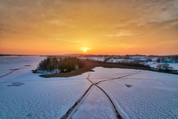 Foto schilderachtig uitzicht op de zee tegen de hemel bij zonsondergang