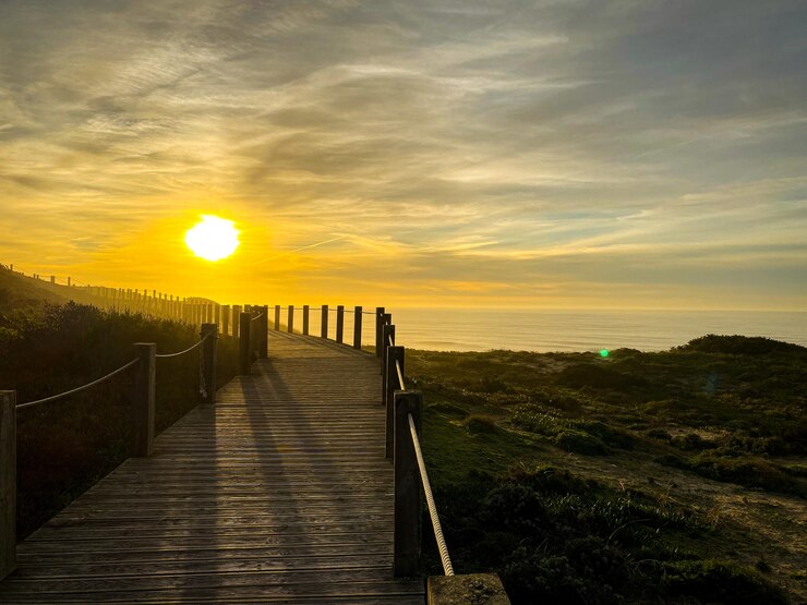Foto schilderachtig uitzicht op de zee tegen de hemel bij zonsondergang