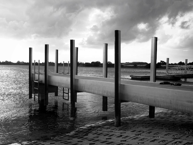 Schilderachtig uitzicht op de zee tegen de hemel