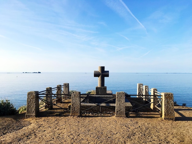 Foto schilderachtig uitzicht op de zee tegen de hemel