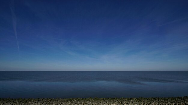 Foto schilderachtig uitzicht op de zee tegen de hemel