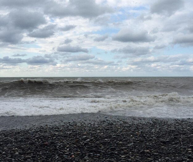 Schilderachtig uitzicht op de zee tegen de hemel