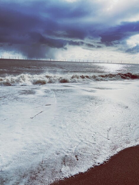 Foto schilderachtig uitzicht op de zee tegen de hemel