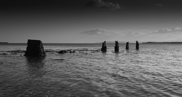 Foto schilderachtig uitzicht op de zee tegen de hemel