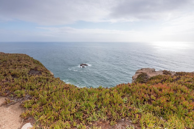 Schilderachtig uitzicht op de zee tegen de lucht vanaf Cabo da Roca