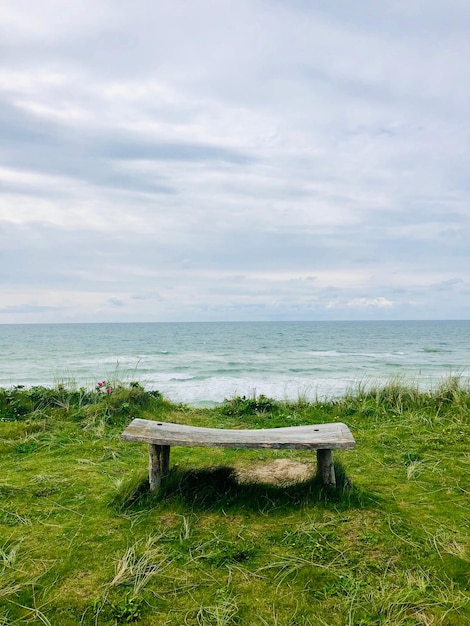 Schilderachtig uitzicht op de zee tegen de lucht