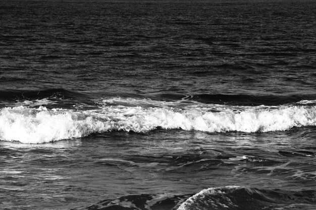 Schilderachtig uitzicht op de zee tegen de lucht