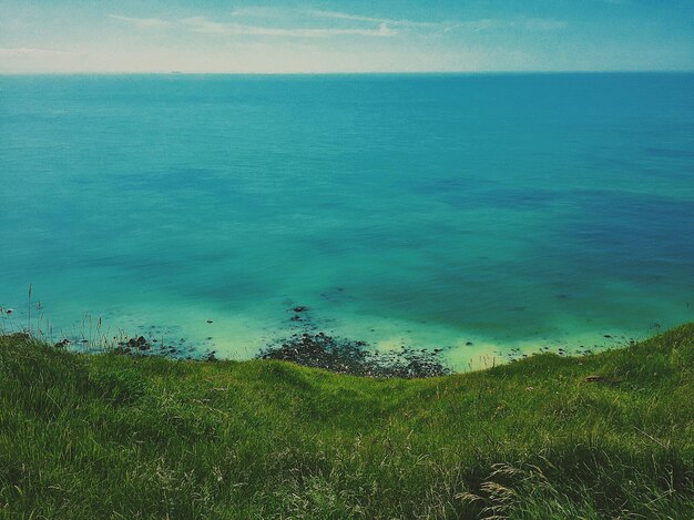 Foto schilderachtig uitzicht op de zee tegen de lucht