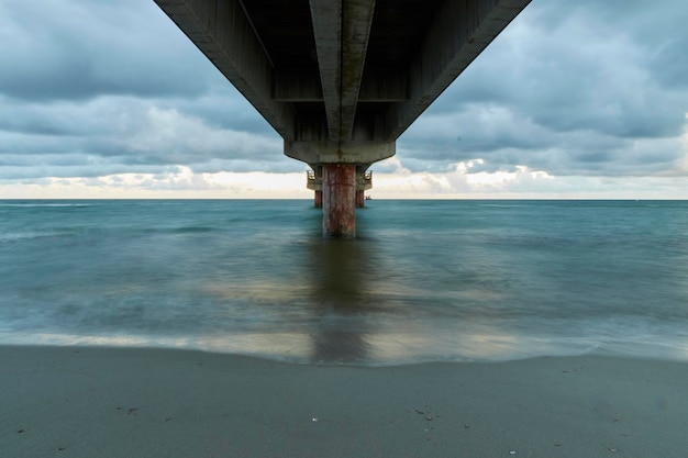 Foto schilderachtig uitzicht op de zee tegen de lucht