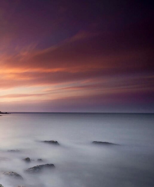 Foto schilderachtig uitzicht op de zee tegen een dramatische hemel