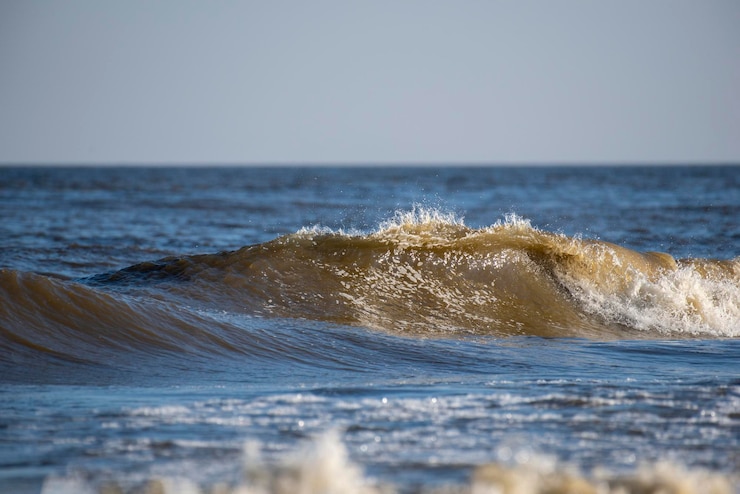 Foto schilderachtig uitzicht op de zee tegen een heldere hemel