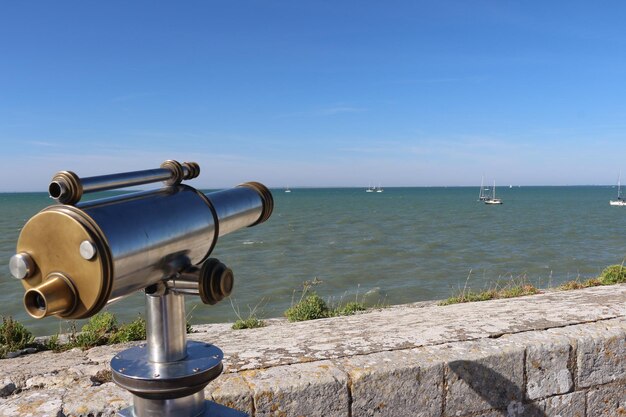 Foto schilderachtig uitzicht op de zee tegen een heldere lucht