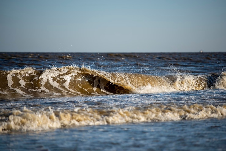 Foto schilderachtig uitzicht op de zee tegen een heldere lucht