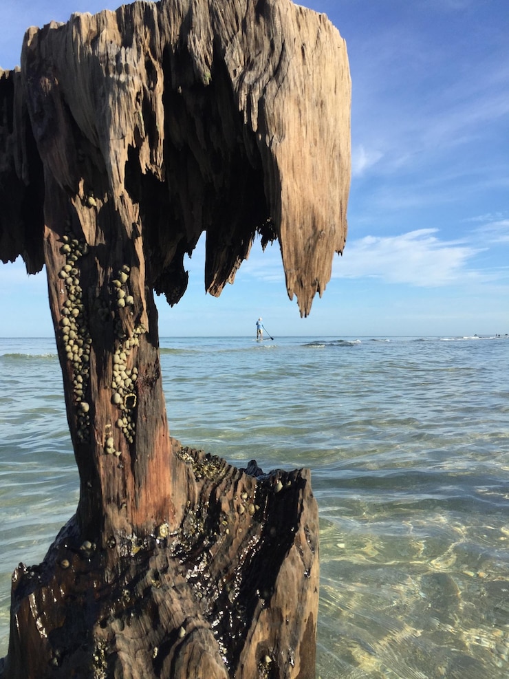 Foto schilderachtig uitzicht op de zee tegen een heldere lucht