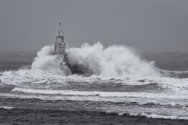 Foto schilderachtig uitzicht op de zee tegen een heldere lucht