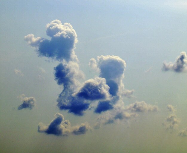 Foto schilderachtig uitzicht op een bewolkte hemel