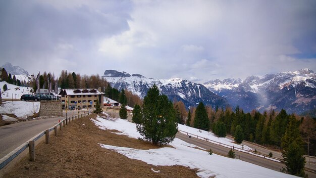 Foto schilderachtig uitzicht op het bergpanorama in val gardena zuid-tirol italië