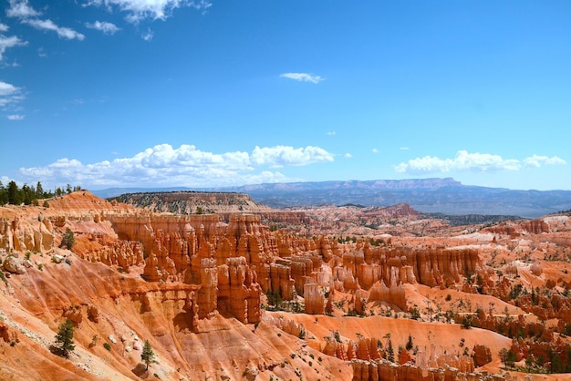 Schilderachtig uitzicht op het Bryce Canyon National Park tegen de lucht
