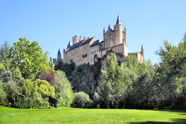 Schilderachtig uitzicht op het kasteel van Segovia (Alcazar), Spanje