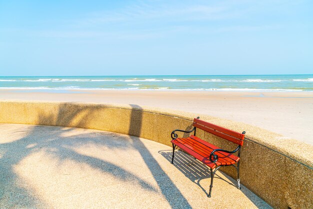 Schilderachtig uitzicht op het strand tegen de lucht