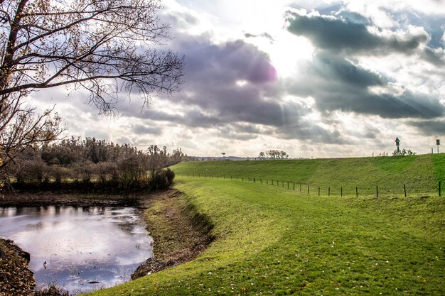 Foto schilderachtig uitzicht op het veld tegen de hemel