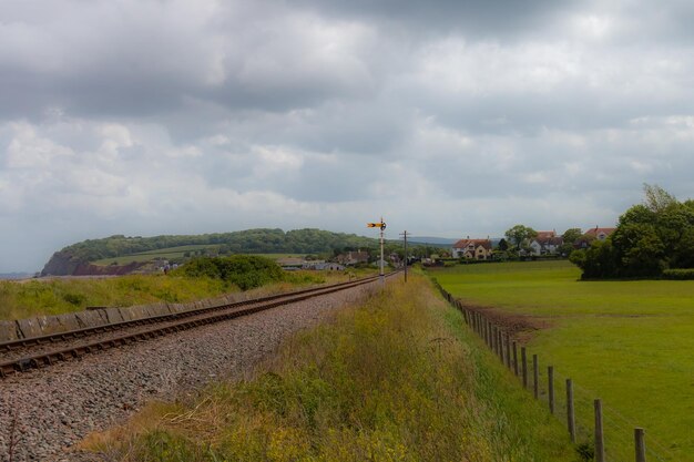 Foto schilderachtig uitzicht op het veld tegen de lucht