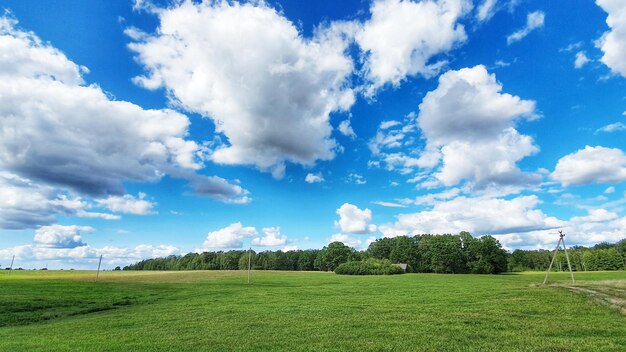 Foto schilderachtig uitzicht op het veld tegen de lucht